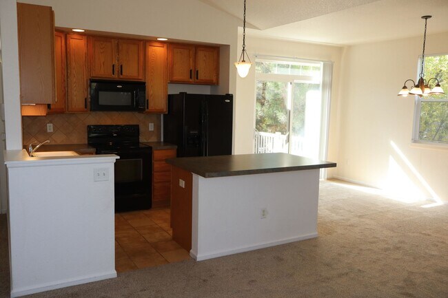 Building Photo - Love Where You Live – 2 Bed Condo in the H...