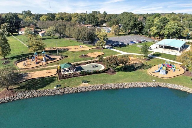 114 Parklake Dr photo'