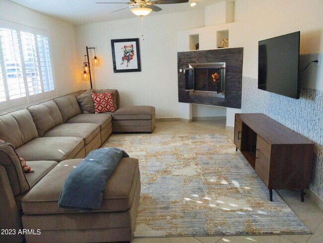 Building Photo - 3644 E Poinsettia Dr