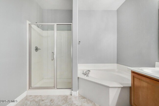 Foto del edificio - 5450 E Deer Valley Dr