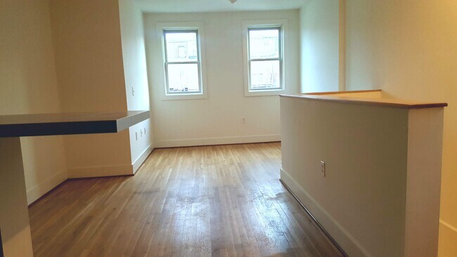 Building Photo - 2254 Linden Ave