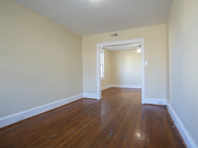 Building Photo - Spacious 2-Bed/1-Bath Ground Floor Apt w/ Patio & Yard in Manchester!