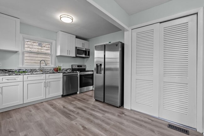 Building Photo - NEW RENTAL ALERT: Beautiful 4-Bed Home in Hampton — Available NOW!