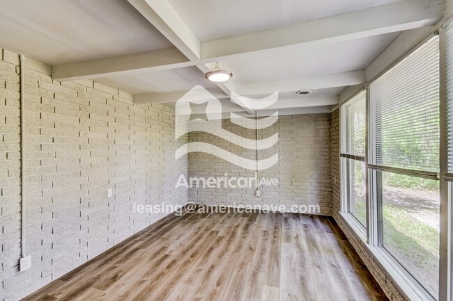 Building Photo - 3920 Parkwood Rd