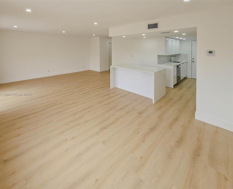 Foto principal - 17911 NW 68th Ave