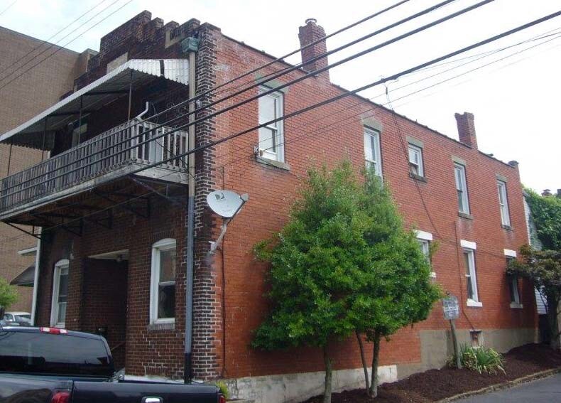 520 Brinton Ave, Trafford, PA 15085 Apartments in Trafford, PA