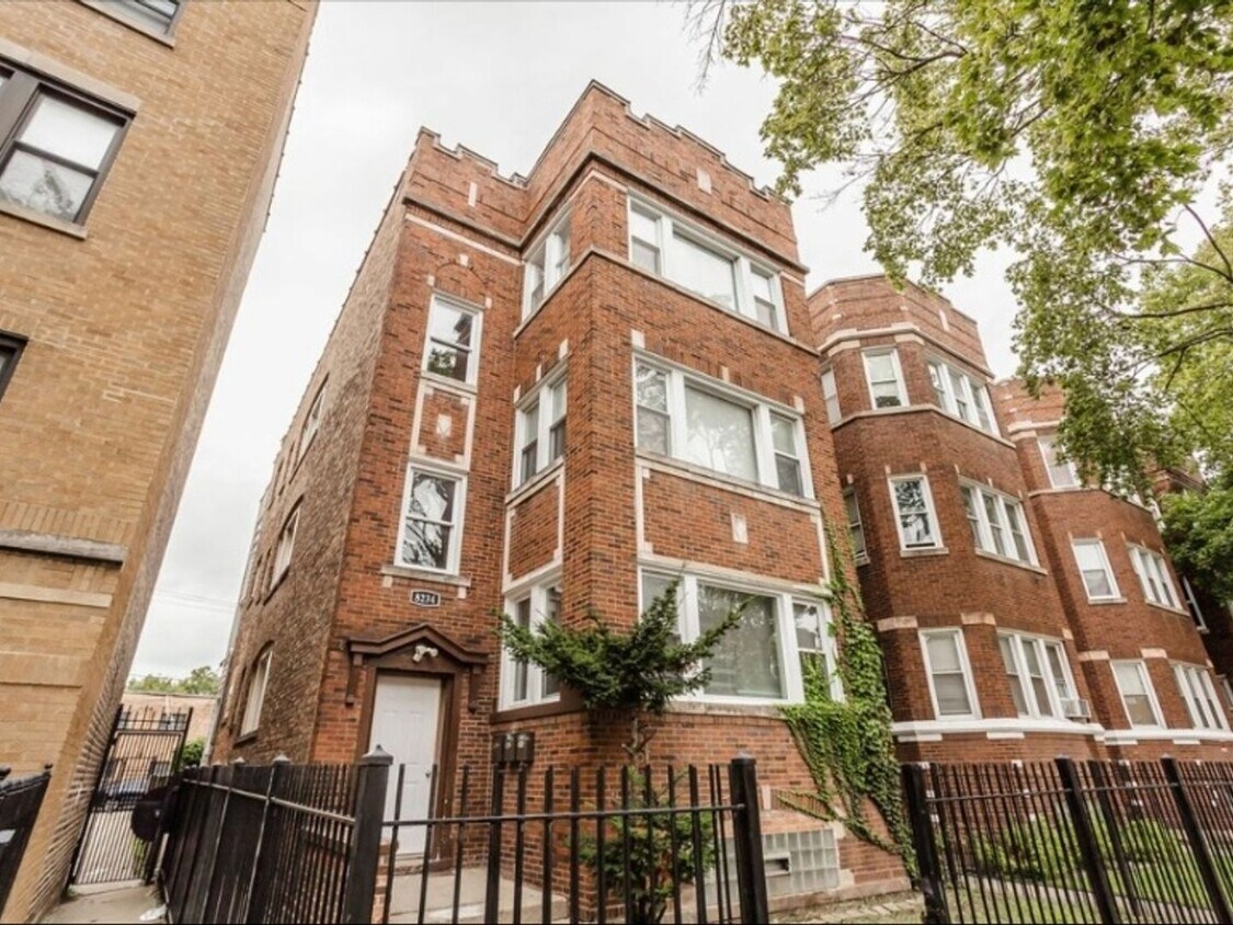 Foto principal - Spacious 3-Bedroom Gem in East Chatham: Ce...