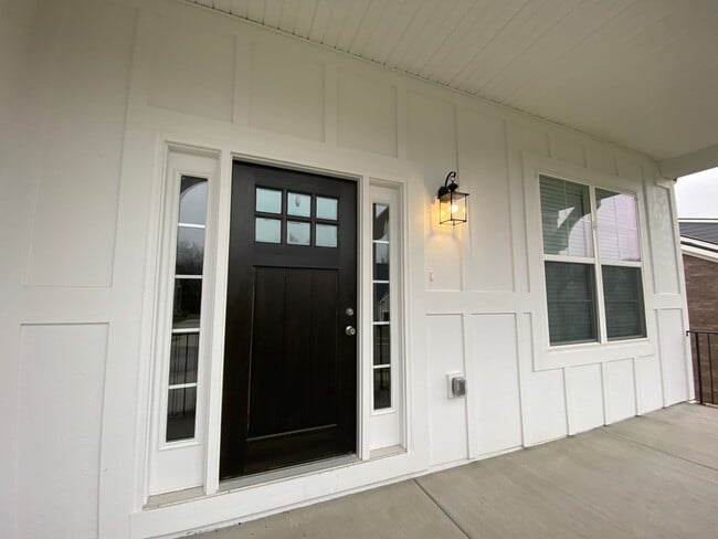 Foto del edificio - Amazing 4 Bedroom Home in Lebanon / 3.5 Bathrooms / 3 Car Garage /  Fenced in Backyard with Deck /