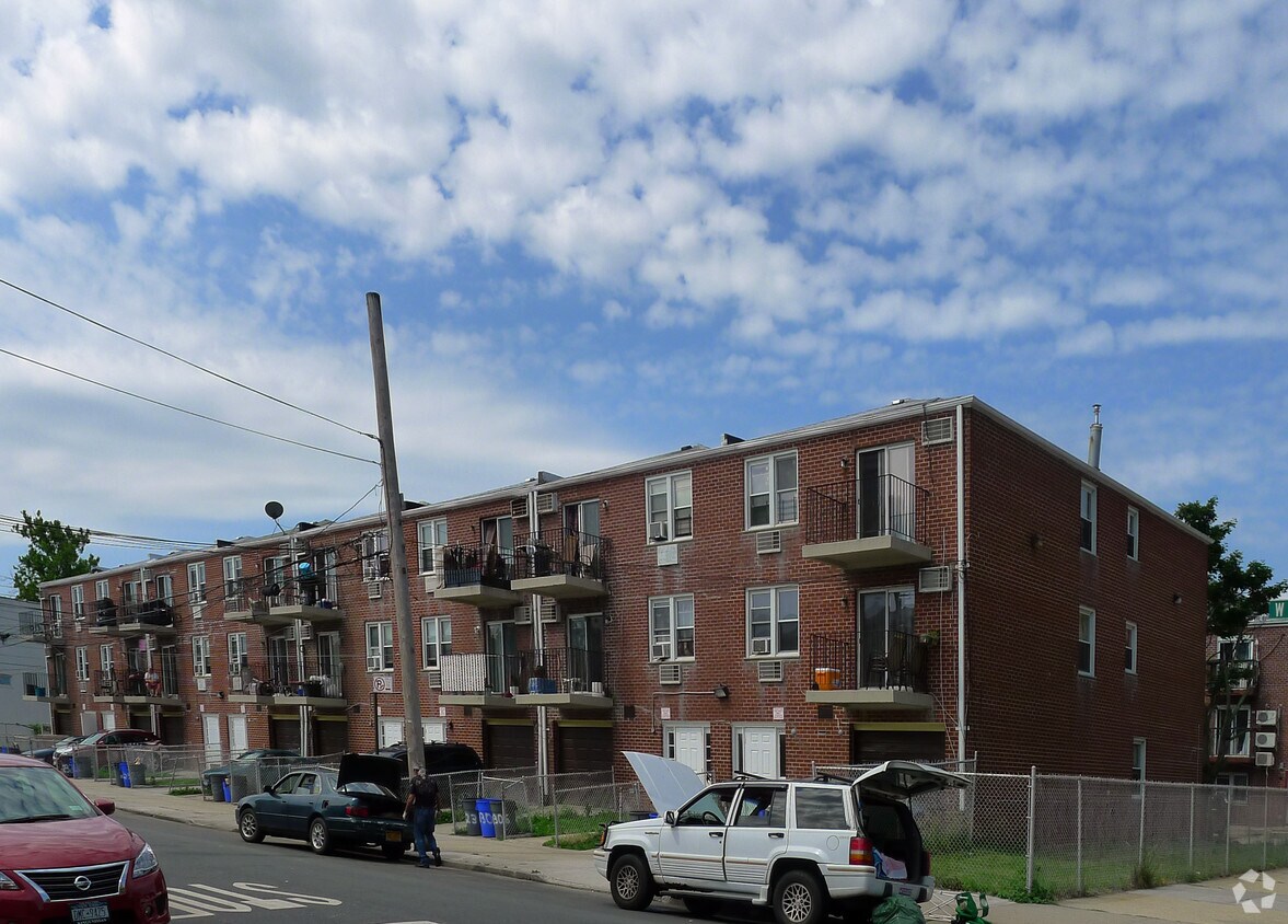 Building Photo - 2302-2324 W 12th St