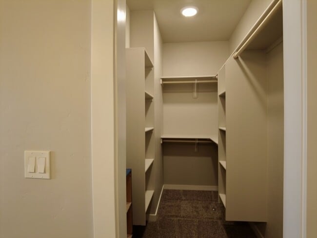 Building Photo - Jewell