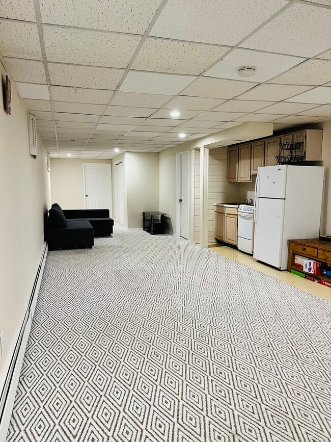 Building Photo - 8 Deer Path