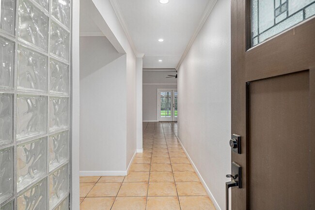 Foto del edificio - 5511 Loch Lomond Dr