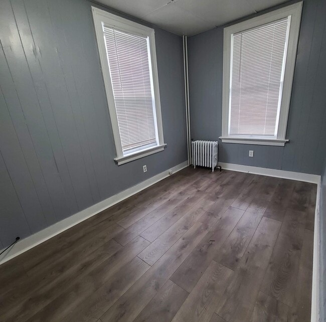 Bedroom 1 - 83 Murray St