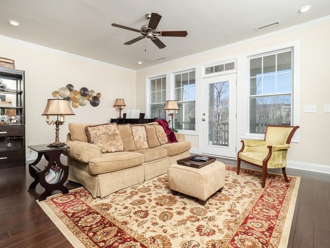 Building Photo - Gorgeous Luxury 3 Bedroom 2.5 Bath Townhom...