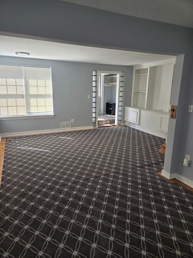 Foto del edificio - 7307 Dickinson Ave