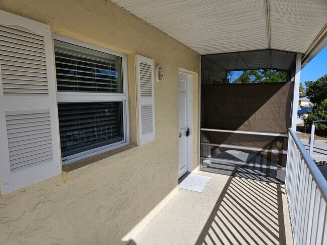 Foto del edificio - Annual Unfurnished 2nd Floor Condo For Ren...