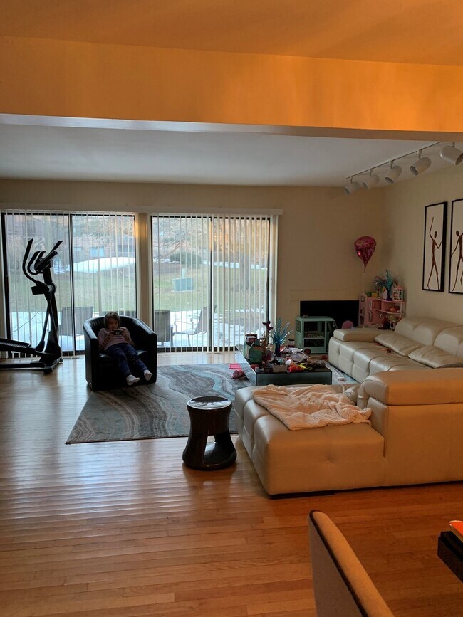 Building Photo - 3132 Pheasant Creek Dr