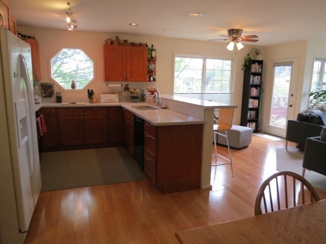 Primary Photo - 215 14th Ave E