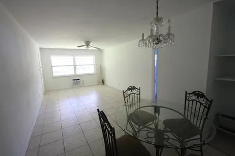 Foto del edificio - 1050 E Sample Rd