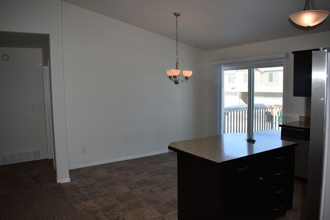 Foto del edificio - 3 bed 2 bath