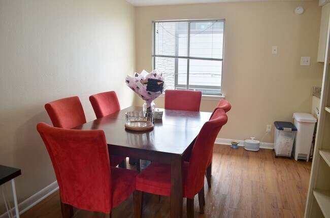 Building Photo - UT condo for lease