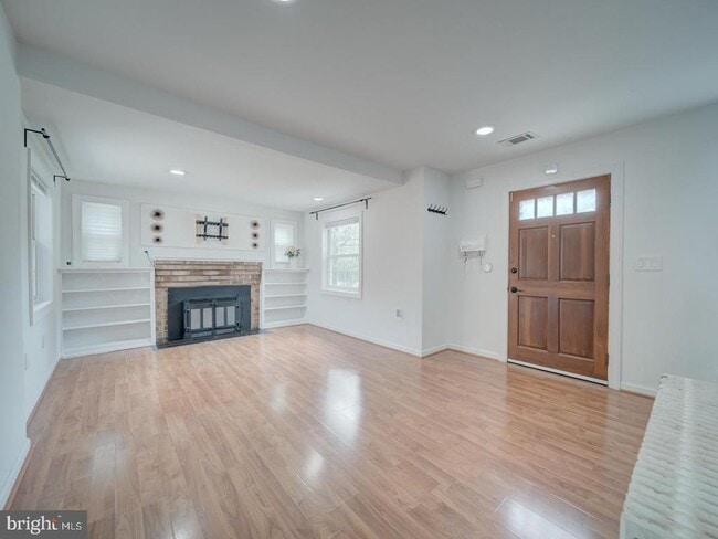 Foto del edificio - 6625 Harrison Ln