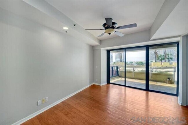 Foto del edificio - 200 E Harbor Dr