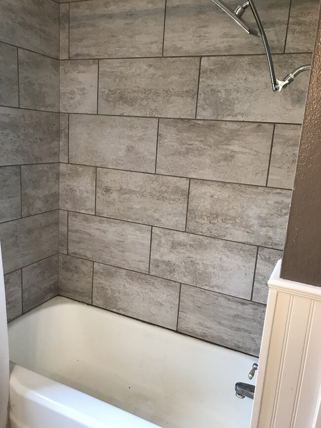 Building Photo - Pre-Leasing for Fall! Updated 3/2!!
