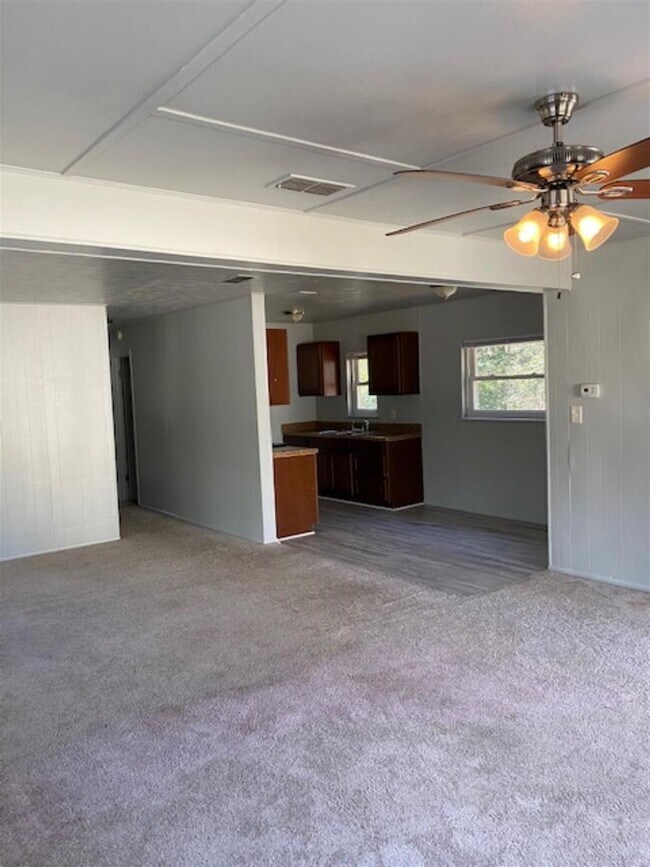 Foto del edificio - 3316 N Ridge Rd