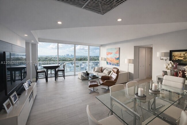 Foto del edificio - 5900 Collins Ave
