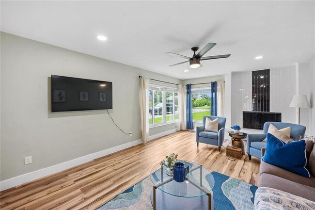 Building Photo - 2344 Woodcrest Dr