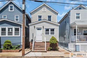 Building Photo - 51 Levinson Ave