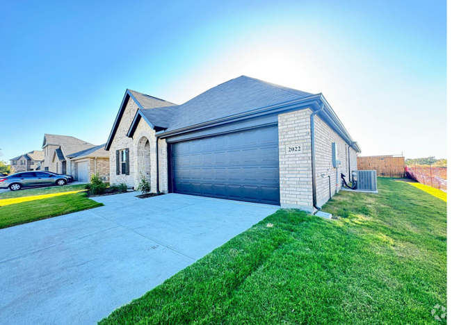 Building Photo - 3300 Kingdom Dr