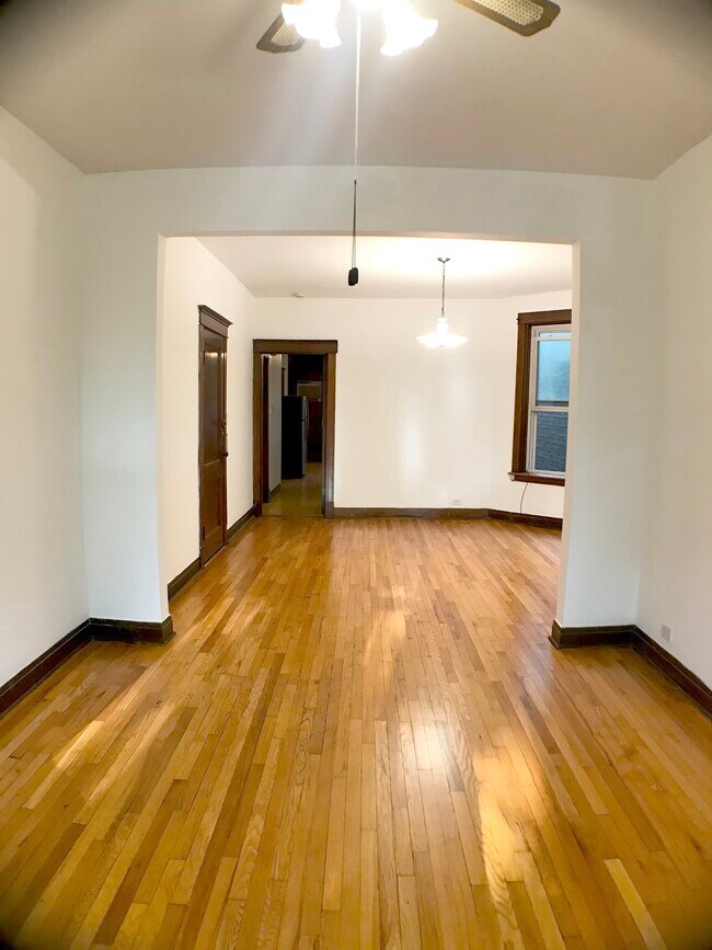 Foto del edificio - 2309 N Sawyer Ave