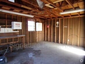 Building Photo - 8329 Meadowbridge Rd
