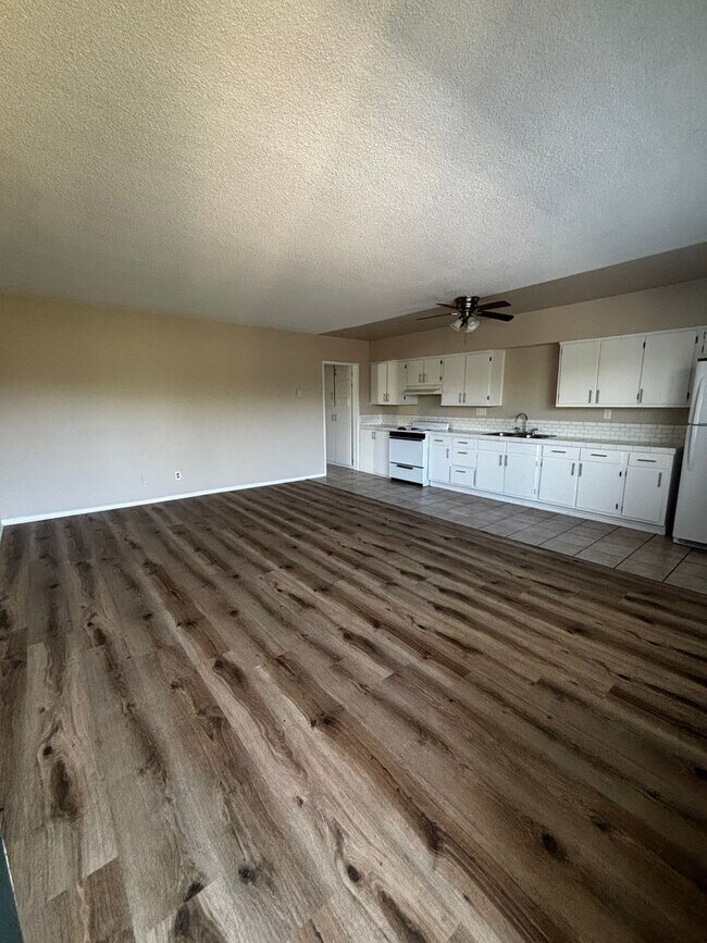 Interior Photo - 1146