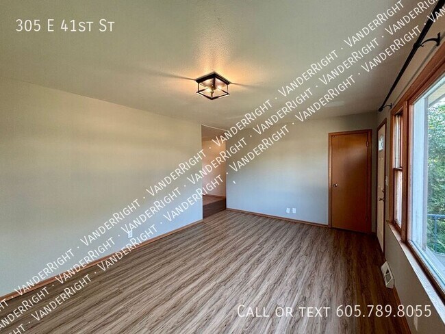 Foto del edificio - 305 E 41st St