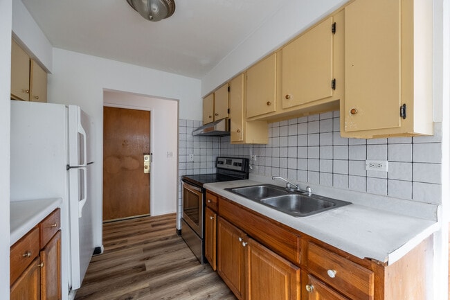 Foto del edificio - 6250 N Kenmore Ave