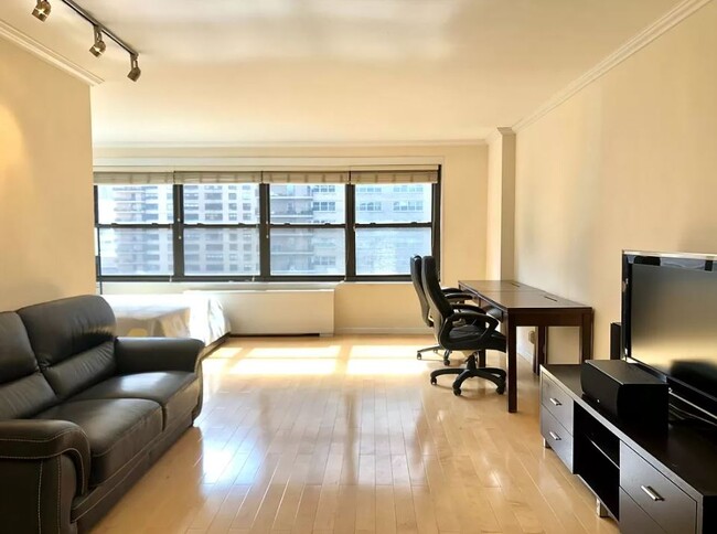 Foto del edificio - 522 W 37th St