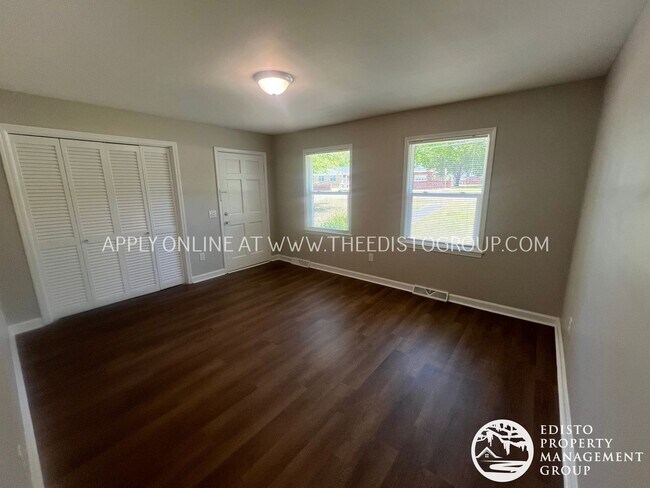 Foto del edificio - 1215-1215 Ellis Ave