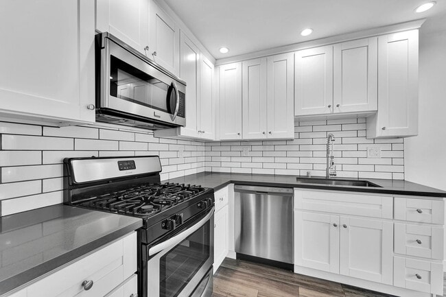 Foto del edificio - 925 W 30th St