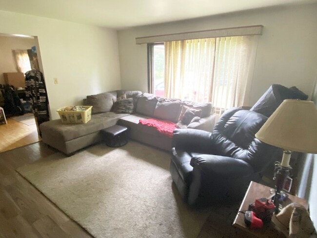 Building Photo - 3-bedroom Home on Private Country Lot with...