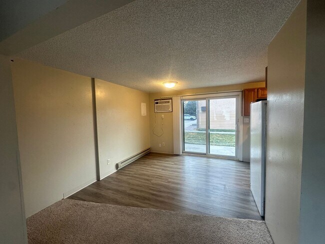Foto del edificio - Two Bedroom, Two and half bathroom Townhom...