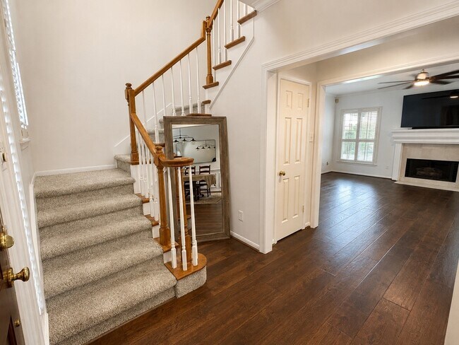 Building Photo - 2123 Shadow Park Dr