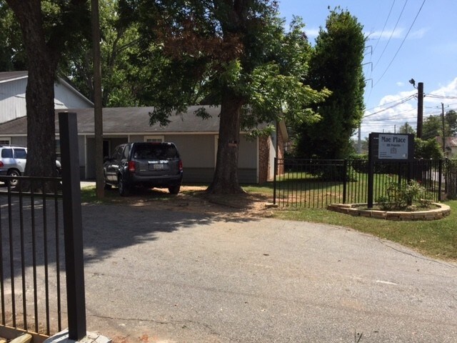Main Entrance - Mae Place