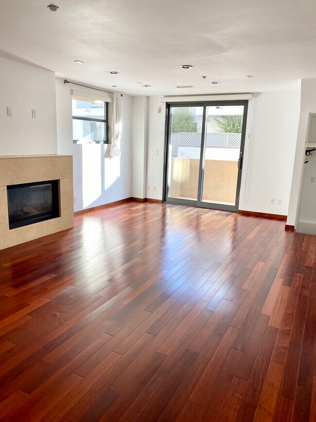 Building Photo - 914 14th Street, Unit 105