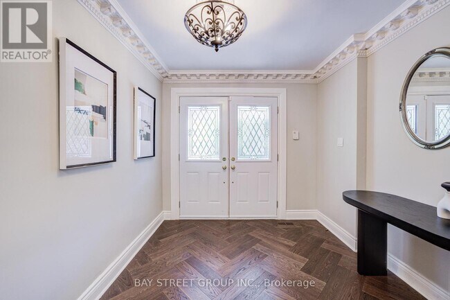 Photo du bâtiment - 363 Lakeshore Rd W