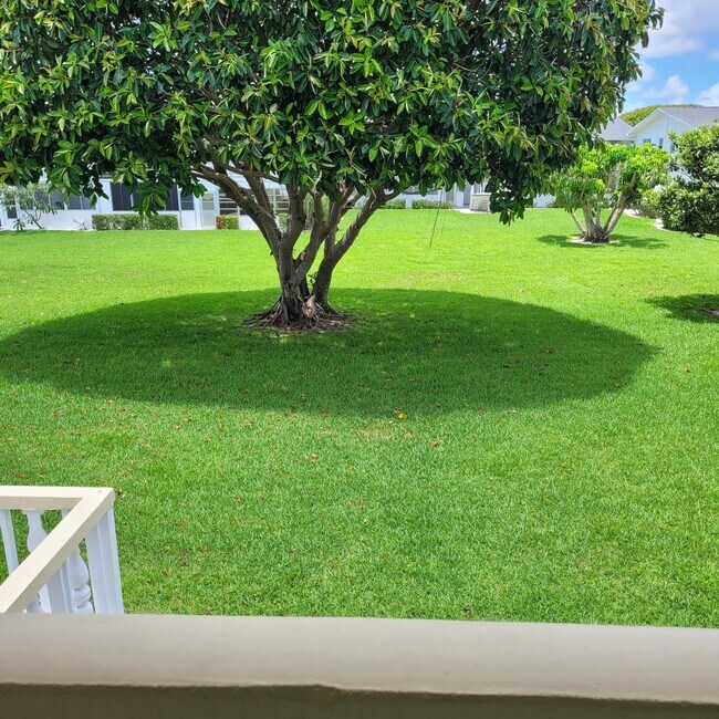 331 Camden Dr West Palm Beach - 331 Camden Dr West Palm Beach Fl Building Photo 