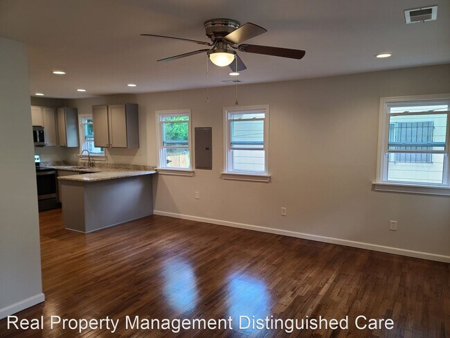 Building Photo - 3 br, 1 bath House - 1915 Helm Avenue