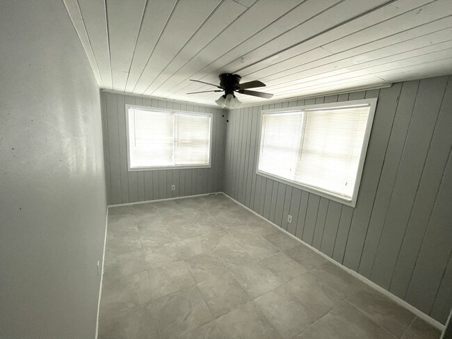 Building Photo - 5283 Jasmine Cir
